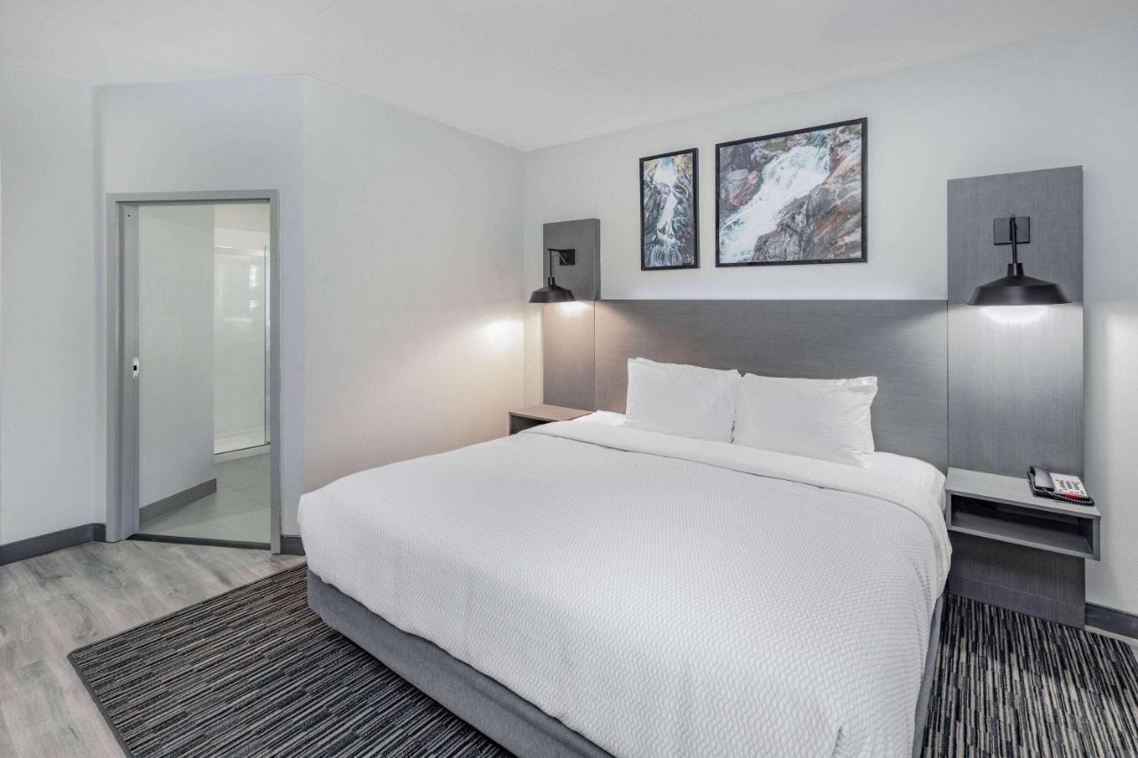 La Quinta & By Wyndham 2*